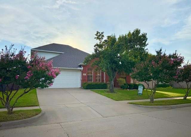 Property at 7710 Fox Chase Dr, Arlington, TX 76001, 4 beds, 2.5 baths