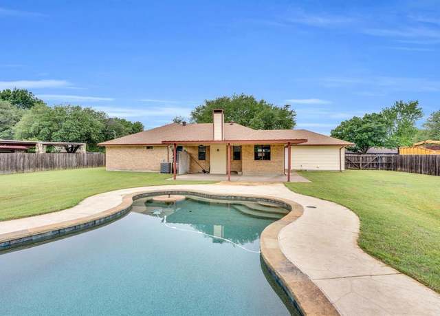 Property at 132 Prairie View Ln, Red Oak, TX 75154, 3 beds, 2 baths