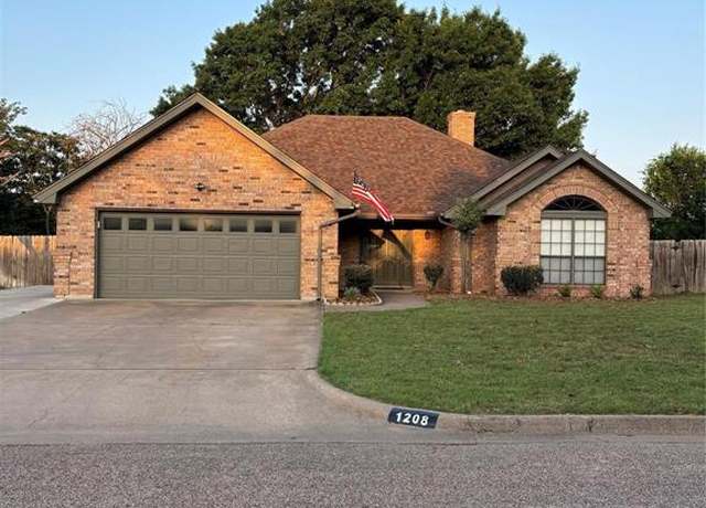 Property at 1208 Red Bird Ln, Granbury, TX 76048, 3 beds, 2 baths