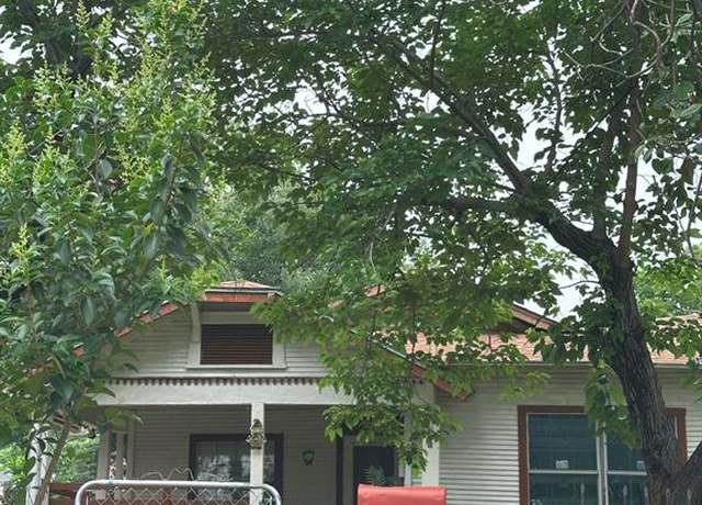 Property at 803 S Oak Cliff Blvd, Dallas, TX 75208, 4 beds, 1 bath