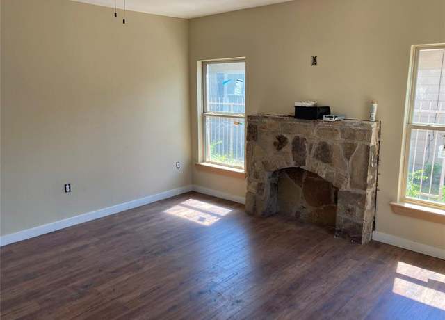 Property at 1408 S Fitzhugh Ave, Dallas, TX 75223, 3 beds, 2 baths