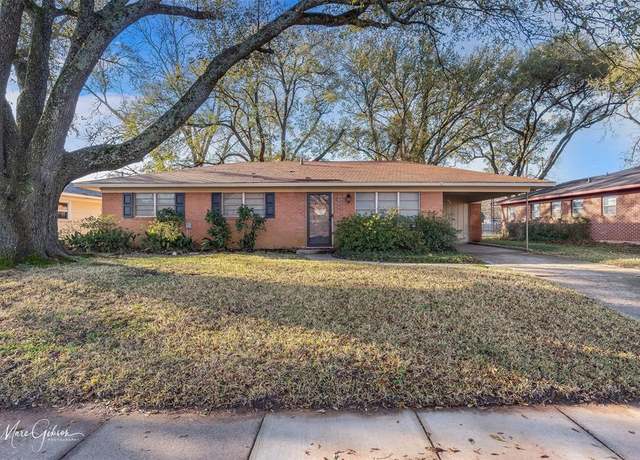 Property at 1826 Bonn St, Bossier City, LA 71112, 3 beds, 2 baths