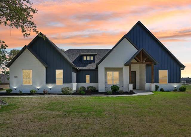 Property at 127 Clayton Xing, Springtown, TX 76082, 4 beds, 3 baths