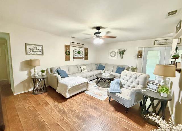 Property at 1114 Cielo Vista Dr, Grand Prairie, TX 75052, 3 beds, 2 baths