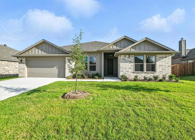 Property at 645 Mooney Dr, Saginaw, TX 76179, 4 beds, 2.5 baths