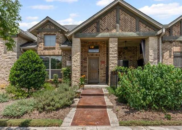 Property at 925 Birds Fort Trl, Arlington, TX 76005, 3 beds, 3 baths