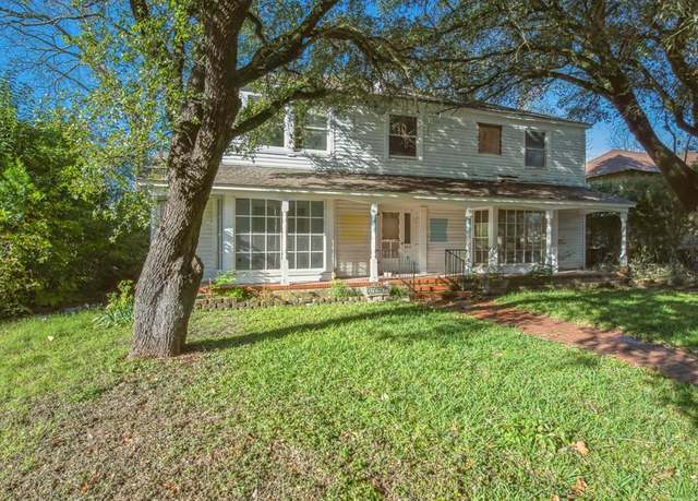 Property at 404 Forrest Ave, Cleburne, TX 76033, 4 beds, 4.5 baths