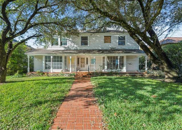 Property at 404 Forrest Ave, Cleburne, TX 76033, 4 beds, 4.5 baths