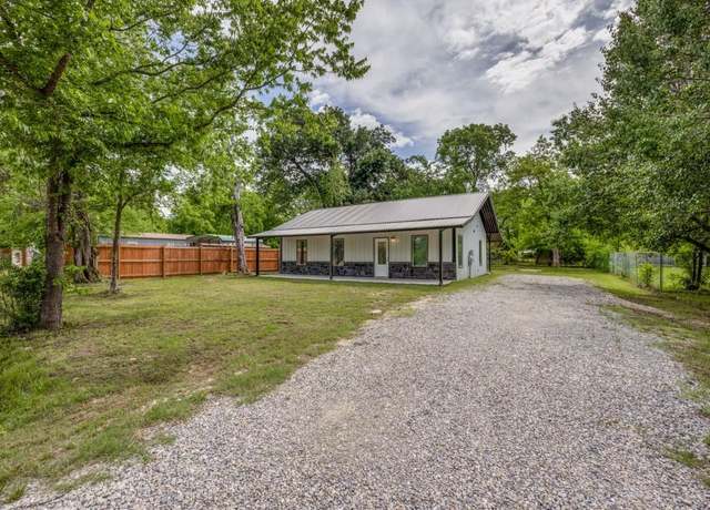 Property at 224 High St, Roxton, TX 75477, 3 beds, 2 baths