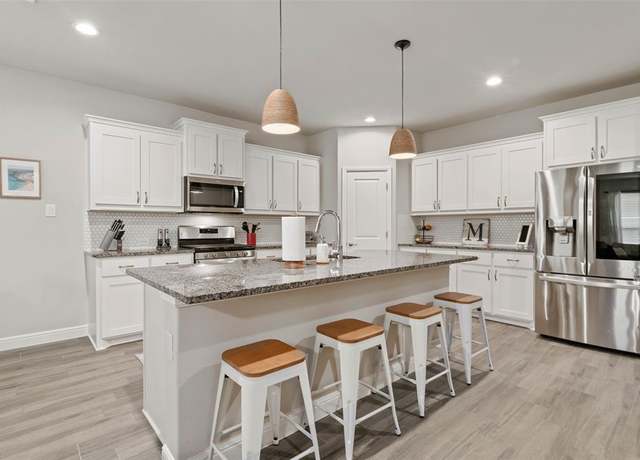 Property at 612 Hogan Dr, Denton, TX 76210, 4 beds, 2 baths