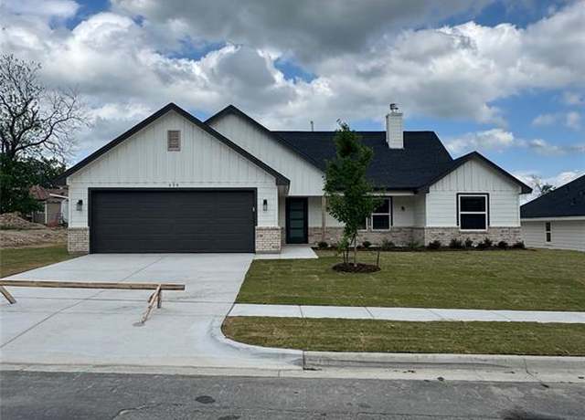 Property at 608 N Mill St, Weatherford, TX 76086, 3 beds, 2 baths