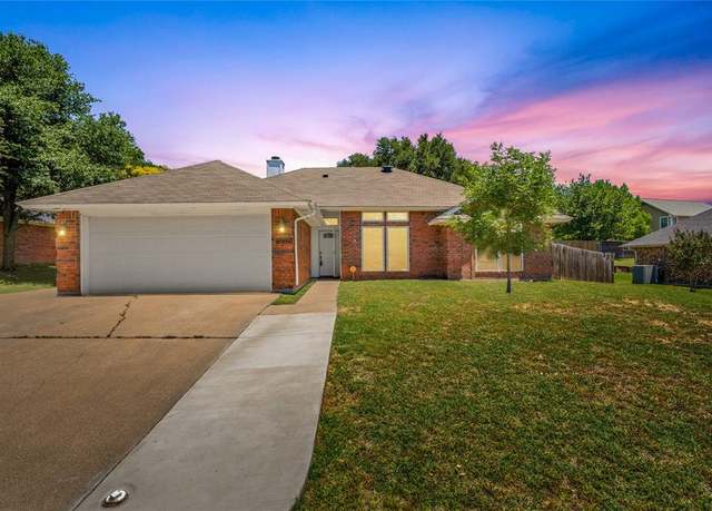 Property at 10328 Lone Pine Ln, Fort Worth, TX 76108, 3 beds, 2 baths