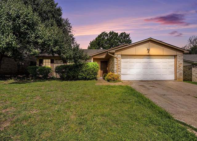 Property at 7508 Parkwood Ln, Fort Worth, TX 76133, 3 beds, 2 baths