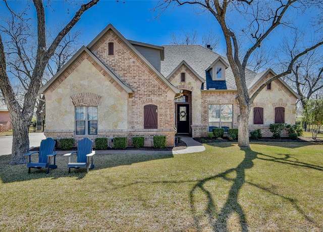 Property at 9319 Monticello Dr, Granbury, TX 76049, 4 beds, 3.5 baths