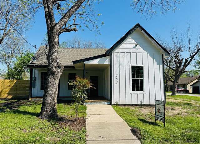 Property at 207 E 2nd North St, Kaufman, TX 75142, 3 beds, 2 baths