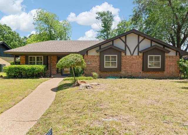 Property at 31 Lincolnshire Cir, Bedford, TX 76021, 3 beds, 2.5 baths