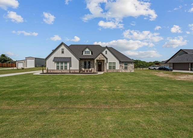 Property at 381 Oak Meadow Ln, Weatherford, TX 76085, 4 beds, 3 baths