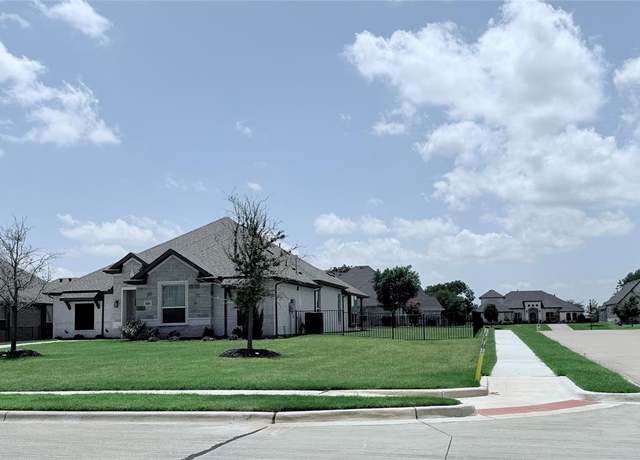 Property at 500 River Bank Ct, Granbury, TX 76049, 3 beds, 2 baths