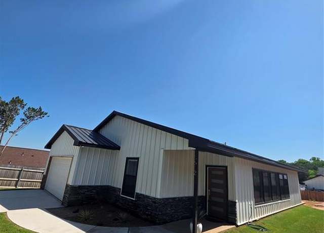 Property at 3612 Broken Bow Dr, Granbury, TX 76048, 3 beds, 2 baths