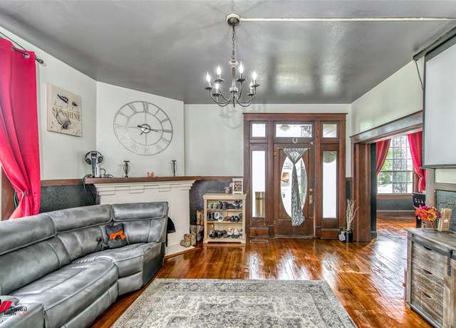 Property at 912 Prospect St, Shreveport, LA 71104, 3 beds, 2 baths
