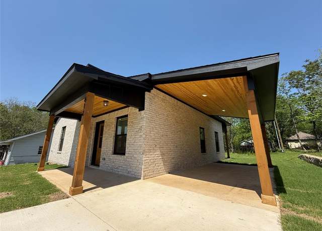 Property at 611 W Baker St, Denison, TX 75020, 3 beds, 2 baths