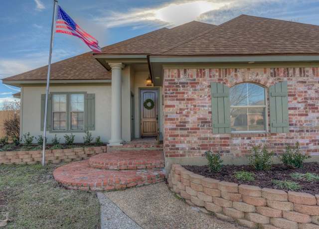 Property at 2104 Ashley Wilkes Dr, Bossier City, LA 71112, 4 beds, 3 baths