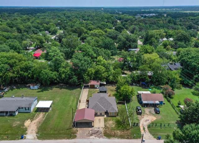 Property at 408 N Richardson St, Grand Saline, TX 75140, 3 beds, 2 baths