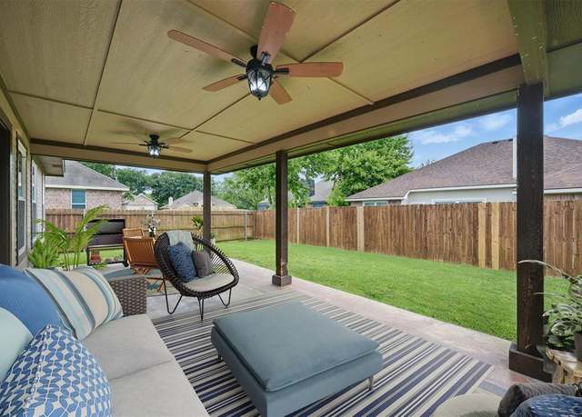 Property at 912 Glenngary Way, Denton, TX 76208, 3 beds, 2 baths
