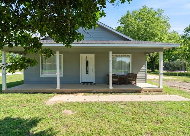 Property at 124 W Patterson St, Grand Saline, TX 75140, 3 beds, 2 baths