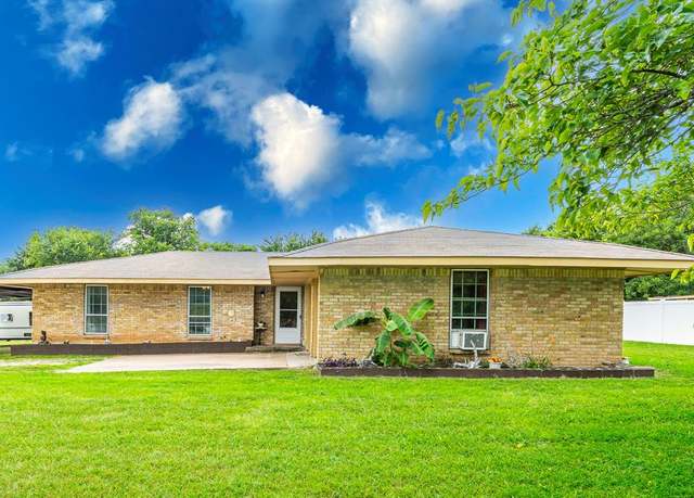 Property at 2034 Twin Oaks Dr, Midlothian, TX 76065, 3 beds, 2 baths