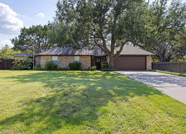 Property at 502 Shady Grove Dr, Granbury, TX 76049, 3 beds, 2 baths