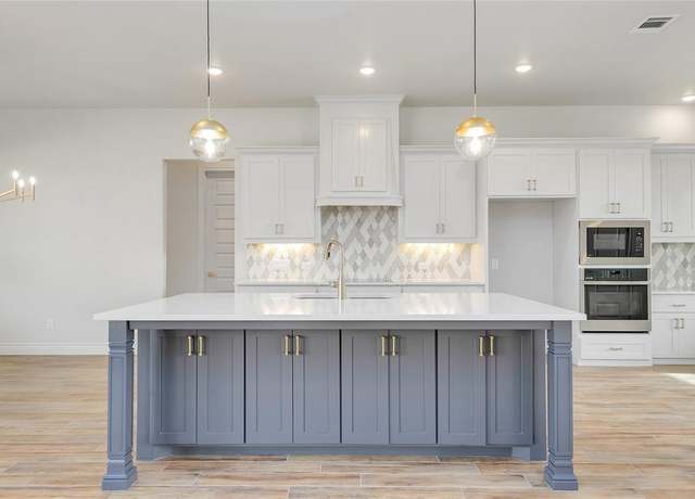 Property at 412 Collum, Azle, TX 76020, 5 beds, 3.5 baths