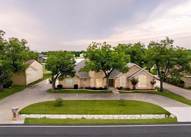 Property at 8913 Woodlawn Dr, Granbury, TX 76049, 3 beds, 2.5 baths
