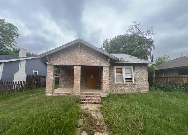 Property at 525 S Rosemont Ave, Dallas, TX 75208, 2 beds, 2 baths