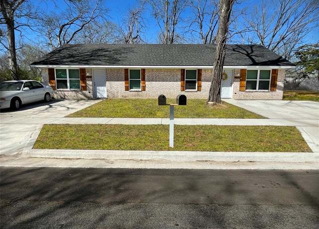 Property at 1011 Willow St, Bonham, TX 75418, 4 beds, 2 baths