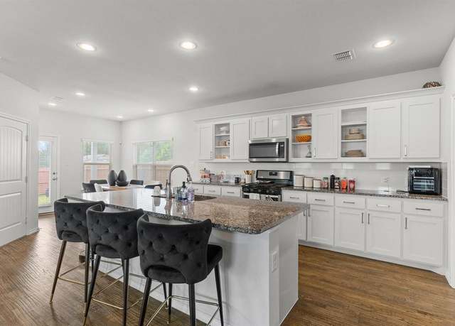 Property at 2975 Cedeno Dr, Heartland, TX 75126, 4 beds, 2.5 baths