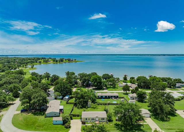 Property at 10535 Northlake Cir, Kemp, TX 75143, 3 beds, 2 baths