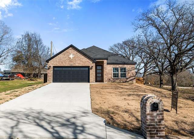 Property at 402 Lagoon Dr, Gun Barrel City, TX 75156, 3 beds, 2 baths