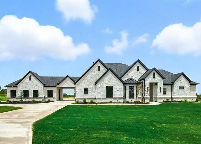 Property at 1012 Andy Ranch Ct, Azle, TX 76020, 5 beds, 3 baths