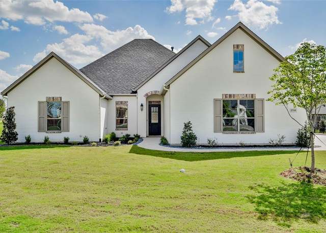 Property at 2719 Village Rd, Granbury, TX 76049, 4 beds, 3 baths