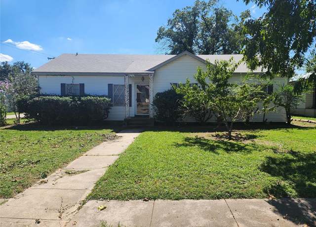 Property at 600 W Grand Ave, Comanche, TX 76442, 3 beds, 1.5 baths