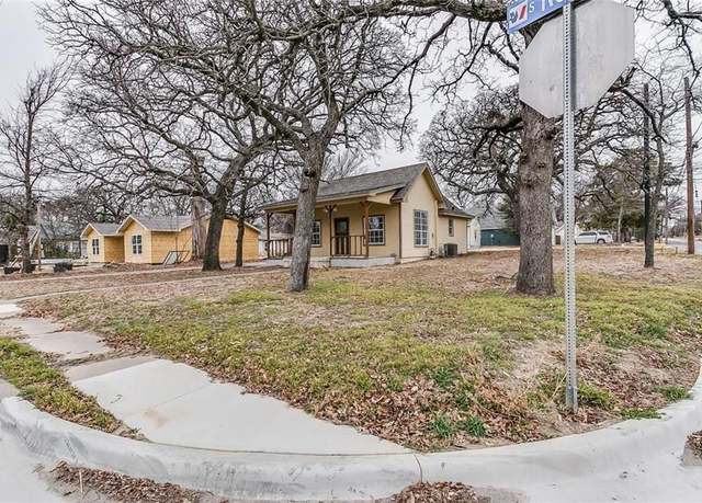 Property at 802 S Rusk St, Weatherford, TX 76086, 2 beds, 1 bath