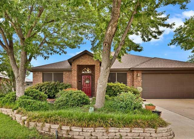 Property at 529 Cambridge Dr, Saginaw, TX 76179, 4 beds, 2 baths