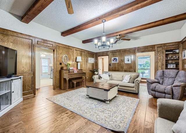 Property at 4701 Hidden Oaks Ln, Arlington, TX 76017, 4 beds, 3 baths