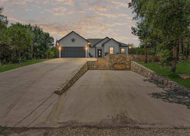 Property at 3228 Lakeside Dr, Granbury, TX 76048, 3 beds, 2 baths