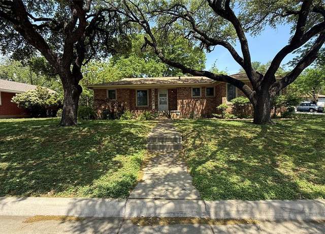 Property at 1629 Scenery Hill Rd, Fort Worth, TX 76103, 3 beds, 2 baths