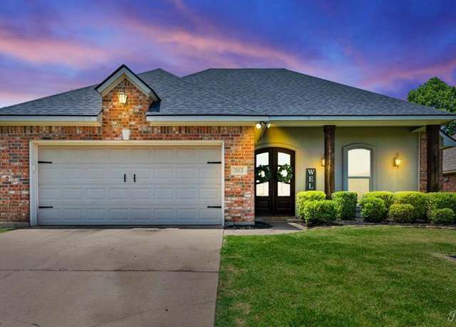 Property at 303 Camelback Dr, Bossier City, LA 71111, 3 beds, 2 baths