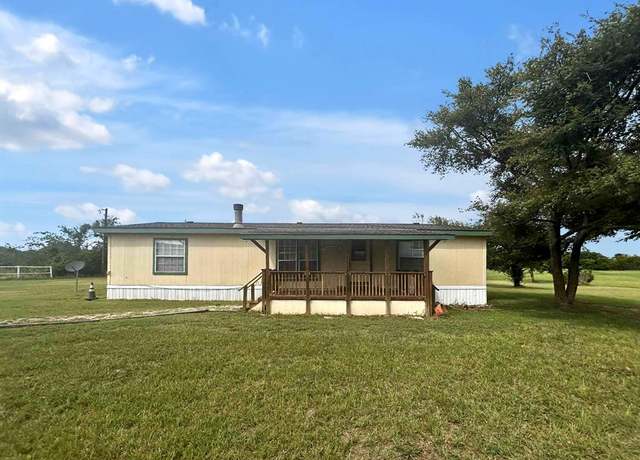 Property at 1099 Roy Rd, Kaufman, TX 75142, 3 beds, 2 baths