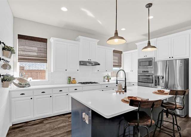 Property at 3341 Man O War Rd, Celina, TX 75009, 4 beds, 3.5 baths
