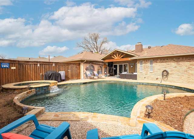 Property at 1624 Hearthstone Dr, Plano, TX 75023, 3 beds, 2 baths